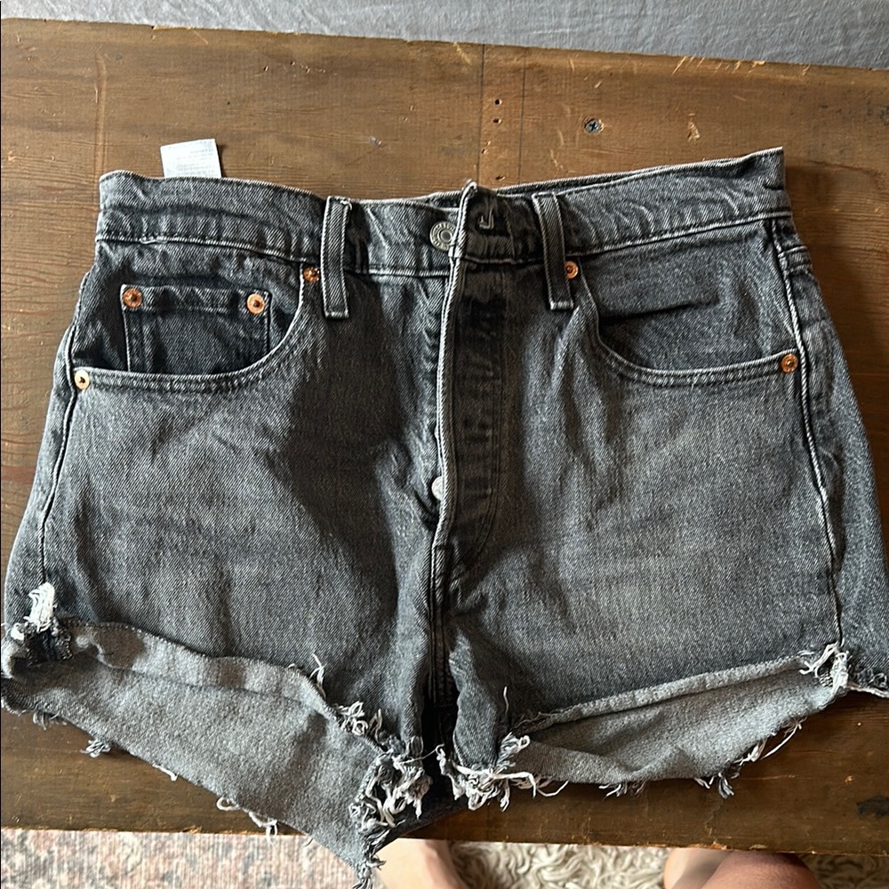 Levi’s Stylish Gray Bkack Denim Women's Jean Shorts 28